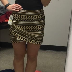 GB Brand Black & Gold Sequin Sparkly Junior’s Medium Miniskirt